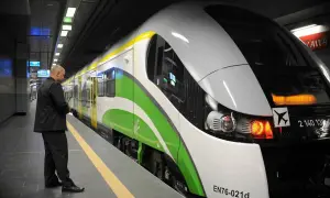 Dlaczego pociągi się spóźniają? Przyczyny i Twoje prawa pasażera