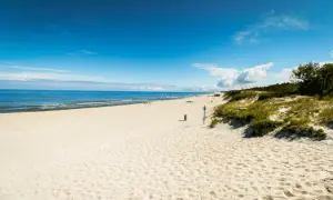 Krynica Morska atrakcje: Od plaż po rejsy co warto odkryć?