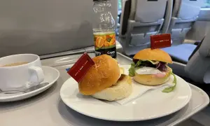 Pendolino 1 klasa: Posiłki, komfort, saloniki czy warto dopłacić?