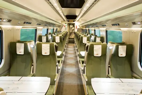 Intercity od środka: Klasa 1 czy 2? Zobacz, zanim kupisz bilet!
