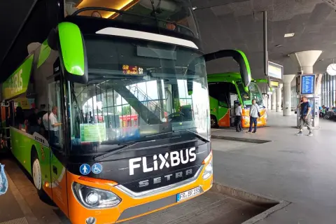 Flixbus Eindhoven: Gdzie jest przystanek? Dojazd z lotniska EIN