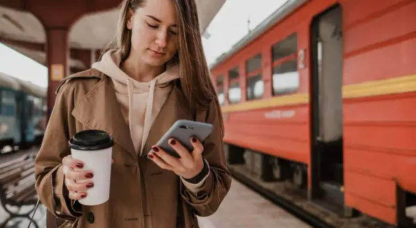 Gdzie kupić bilety Intercity? Wybierz wygodę i uniknij dopłat!