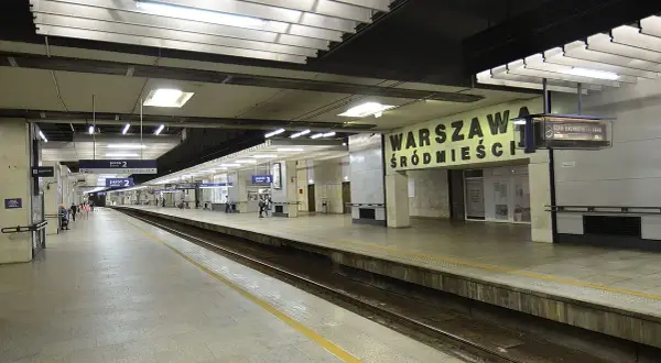 Skąd odjeżdża Kolej Mazowiecka? Warszawa: Śródmieście, nie Centralna!