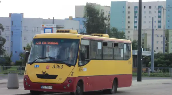 Autobus 220: Skąd odjeżdża? Pełna trasa i rozkład jazdy