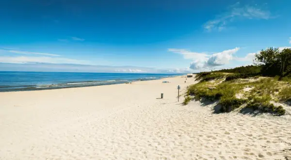 Krynica Morska atrakcje: Od plaż po rejsy co warto odkryć?