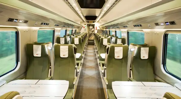 Intercity od środka: Klasa 1 czy 2? Zobacz, zanim kupisz bilet!