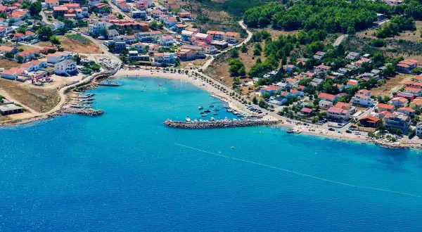 Wyspa Vir: Odkryj najlepsze atrakcje i plaże na udane wakacje