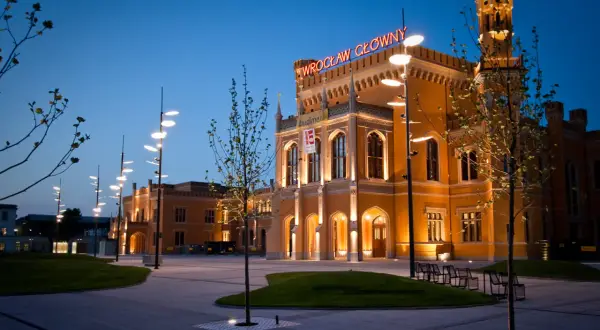 Dworzec PKP Wrocław - Lotnisko: Jak dojechać szybko i bezstresowo?