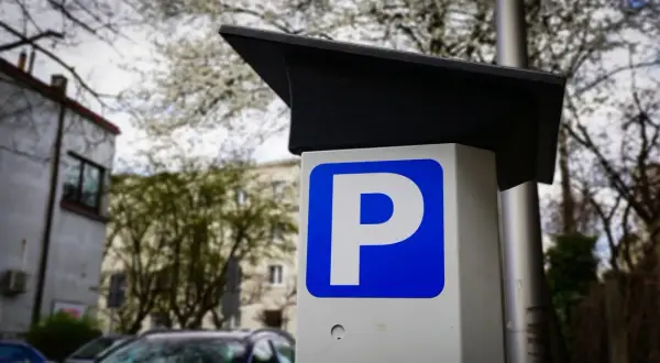 Parking Katowice PKP: Gdzie parkować tanio i bezpiecznie? Porównanie