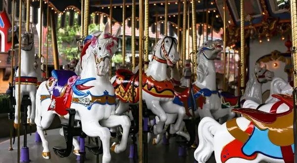 Disneyland Paris: Atrakcje dla każdego? Przewodnik po parkach!