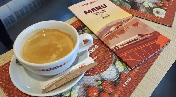 Ile kosztuje kawa w Intercity? Cennik WARS i sposoby zamówienia
