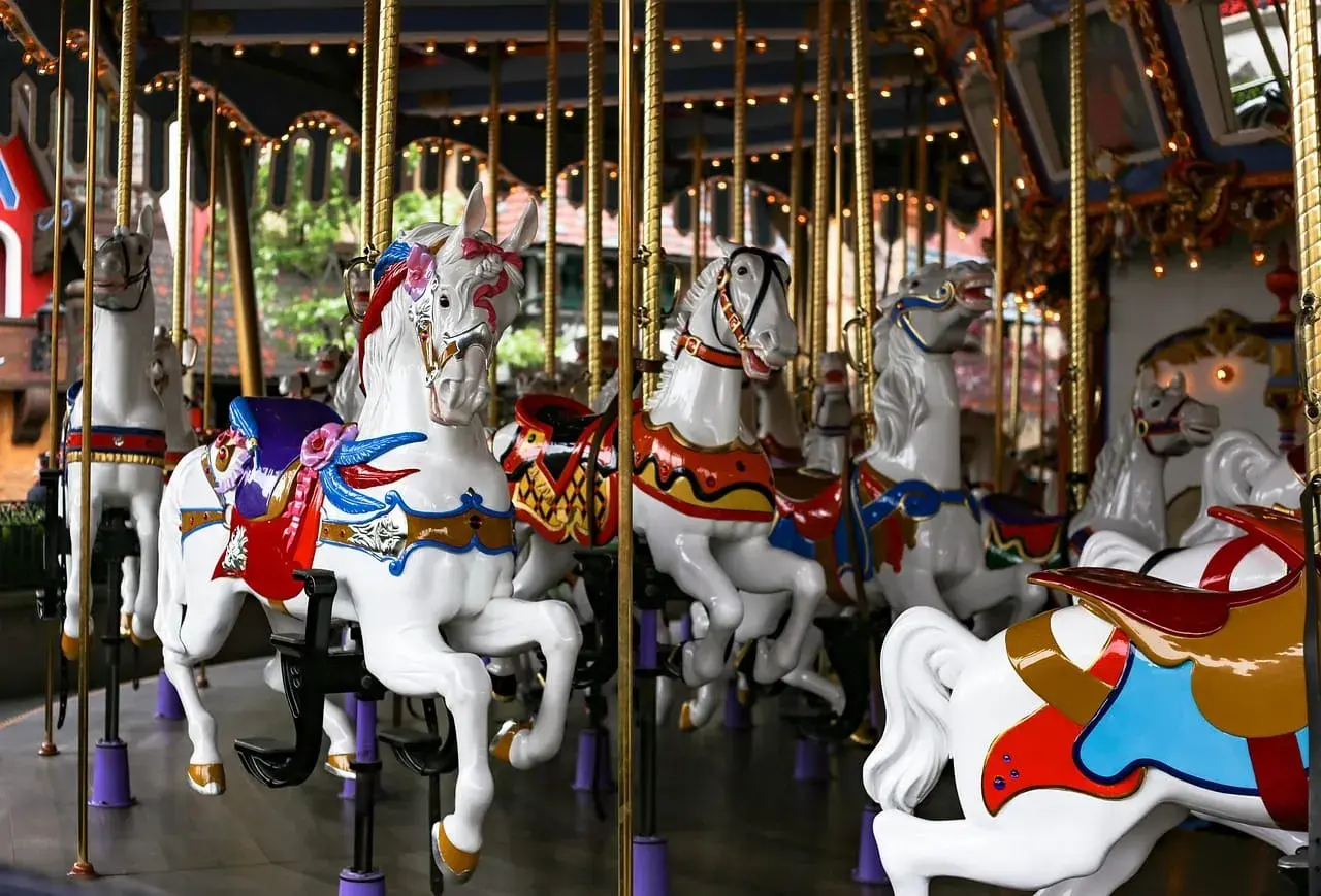 Disneyland Paris: Atrakcje dla każdego? Przewodnik po parkach!