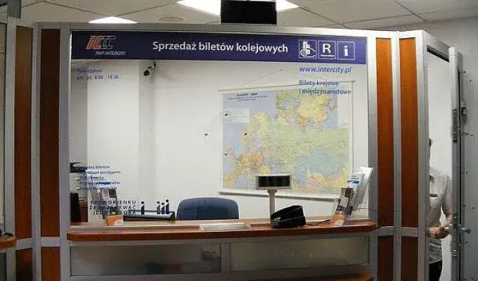 kasa biletowa PKP Intercity na dworcu kolejowym