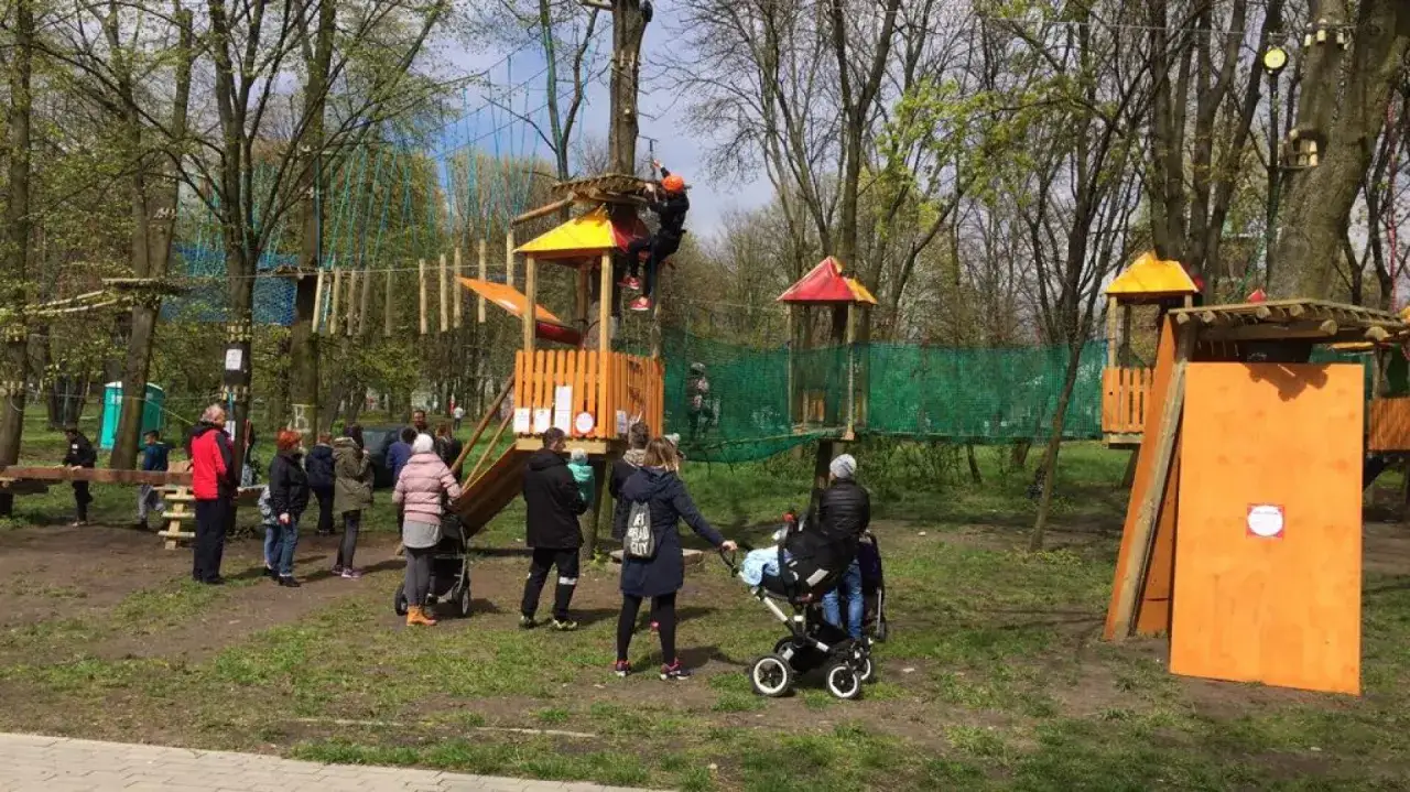 park linowy Stawy Jana Łódź dzieci